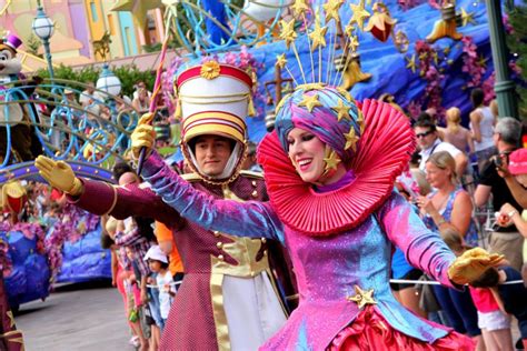 La Magie Disney En Parade Nouveaux Costumes Pour L Unité Finale