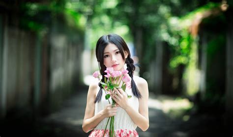 888243 4k 5k Asian Bouquets Roses Bokeh Brunette Girl Glance
