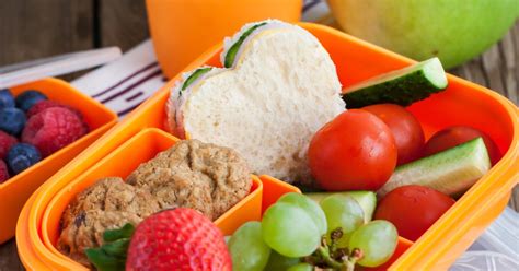 Healthy Snacks to Bring to School | LIVESTRONG.COM