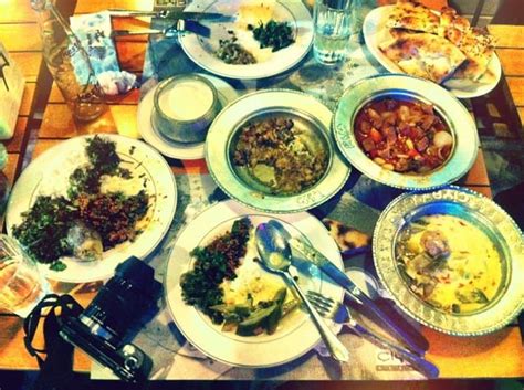 How much does it cost a dinner in Istanbul?
