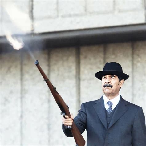 خلفيات صدام حسين يدخن