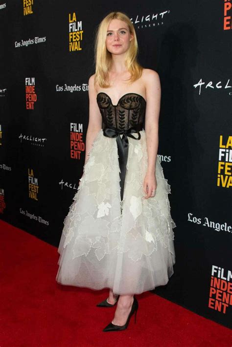 Elle Fanning Measurements Bio Height Weight Shoe And Bra Size