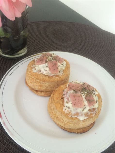 Vol Au Vents Filled With Cream Cheese Ham Basel And Oregano Easy Finger Food Finger Foods