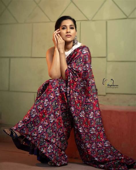 Rashmi Gautam Looking Beautiful In Maroon Ikat Saree Fashionworldhub