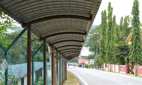 Dari jenis 'non slip heavy. KAJANG HIGH SCHOOL: Laluan Pejalan Kaki