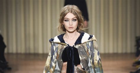 Gigi Hadid Fall 2017 Runway Moments Vogue Arabia