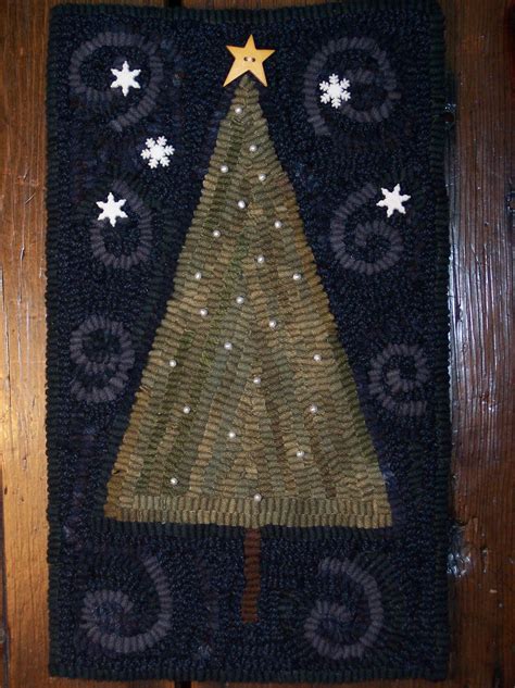 Primitive Christmas Tree Rug Rug Hooking Patterns Christmas Rug