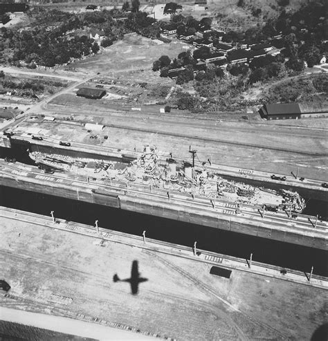 USS North Carolina transiting the Panama Canal, 11 jan 1945 Uss