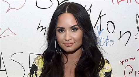 demi lovato s private photos leaked after her snapchat is hacked demi lovato just jared