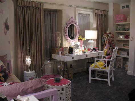 Singing aloud leaves you with a sense of levity and contentedness. 12 TV Bedrooms You'll Totally Love | Decoração para quarto ...
