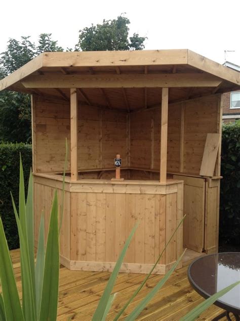 Wir begrüßen sie recht herzlich! Garten-Bar selber bauen | Gartenbar, Bar selber bauen, Bar im hinterhof