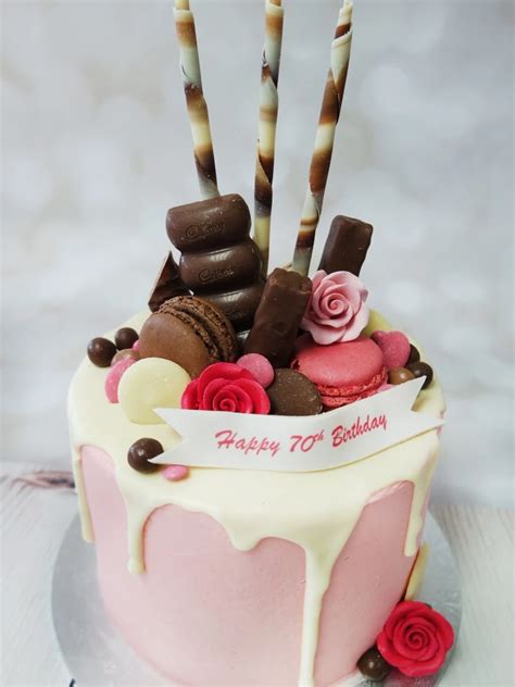 Crafty Cakes Exeter Uk Must Have This Rose And Macaroon Drip Cake