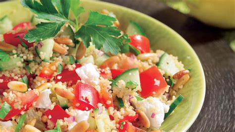 Exotisch gewürzt mit kreuzkümmel, zitronensaft die paprika vierteln, putzen und waschen. Couscous-Salat mit Schafskäse, Gurken und Paprika Rezept ...