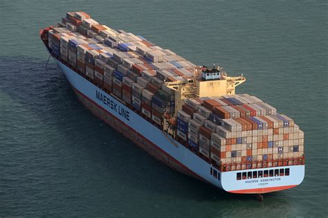 Kênh đào suez mới (tiếng ả rập: Tàu Container Của Maersk Bốc Cháy Gần Kênh Đào Suez - MUA ...