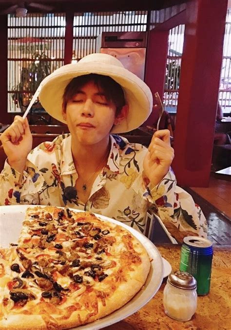 The 'bts meal' will officially be available starting may 26, and will not only include the united states, eventually launching in 50 countries total during may and june. a meal... and some pizza BTS Taehyung | Suami masa depan ...