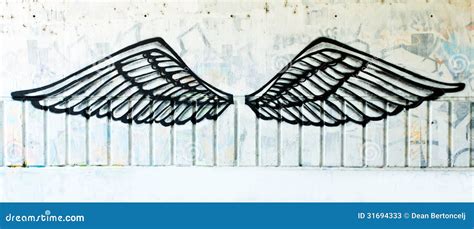 Details 100 Wings On Wall Background Abzlocalmx