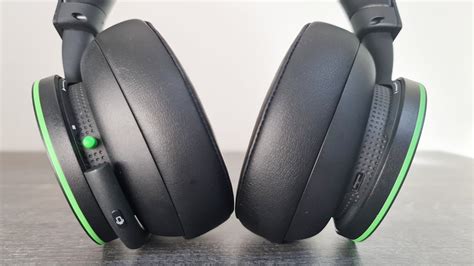 Microsoft Xbox Wireless Headset Review Stuck In Its Console Roots