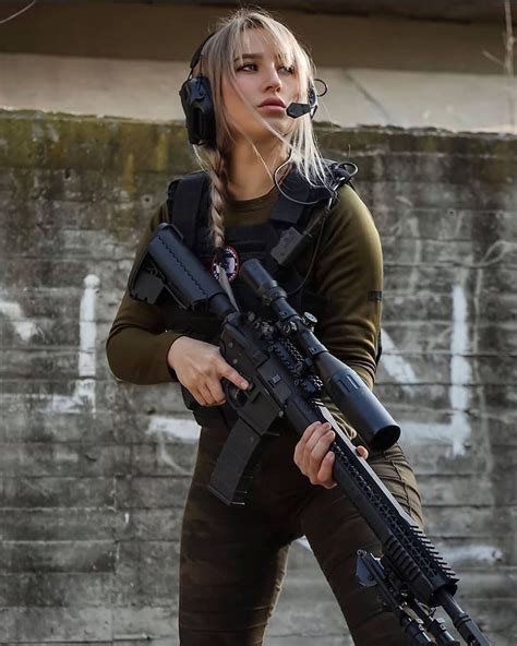 Pin By Seth Moose On Girls With Guns And Bows Military Girl Army Girl Military Women