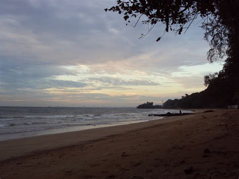Apr 28, 2020 · tempat ini amat sesuai untuk keluarga yang mencari tempat percutian menarik di tepi pantai. Atuk: KEINDAHAN PANTAI DI MALAYSIA
