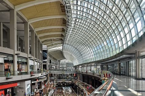 Enjoy food, shopping and night markets in top shopping malls of singapore. The Shoppes at Marina Bay Sands - Shopping Mall in Marina ...