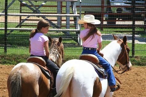 1024x768 wallpaper | two girls riding horses at daytime | Peakpx