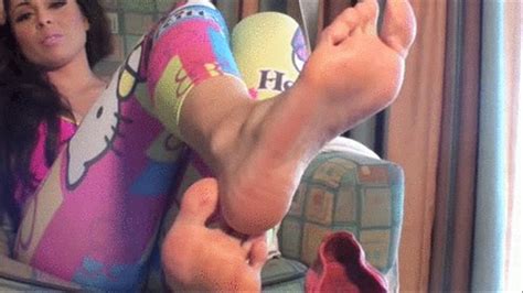 Smelly Feet Prepped M4v The Laughing Latina Clips4sale