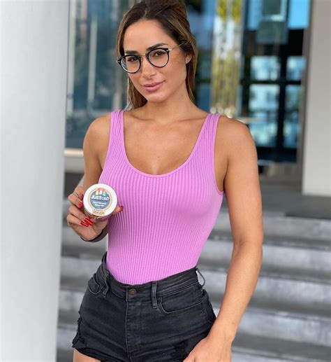 7 Facts About Bru Luccas Get To Know Brazilian Fitness Influencer In
