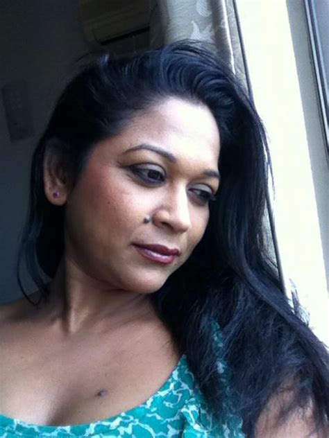 Pictures Of Sri Lankan Hot Aunty Shehara Jayaweera Naughty Girls Self Shot