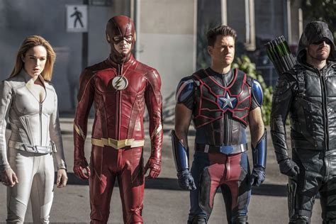 The Flash And Legends Of Tomorrow Air Dates Delayed Den Of Geek