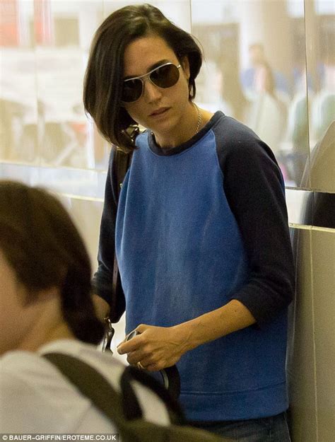 Jennifer Connelly Takes Charge As She Jets Out Of Lax With Paul Bettany