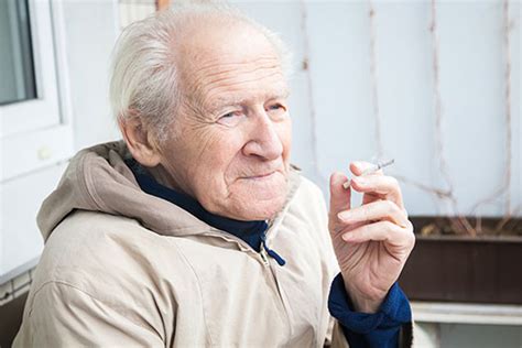 6 tips to help seniors quit smoking