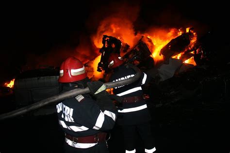 Incendiu La O Casă Din București O Persoană A Murit și 2 Au Fost