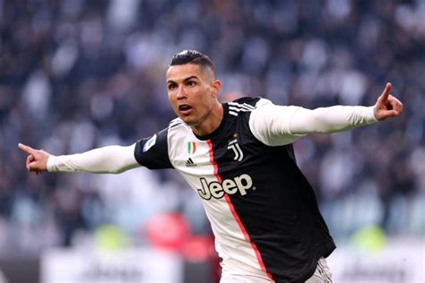 Cristiano ronaldo dos santos aveiro goih comm (portuguese pronunciation: Why Cristiano Ronaldo Won't Exchange Shirts With Roma Players - Fadeaway World