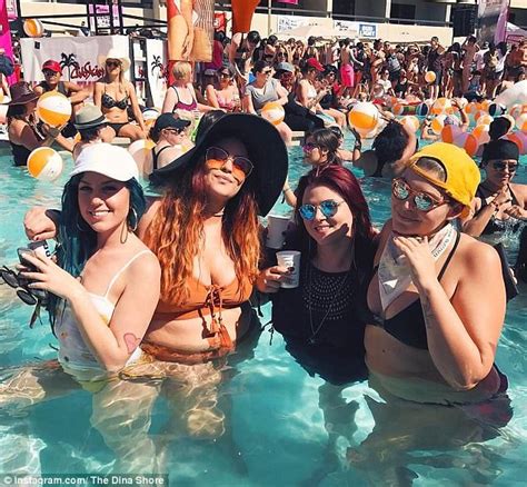 20 000 Lesbians Flood Palm Springs For Dinah Shore Weekend Daily Mail Online