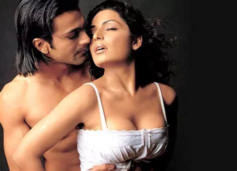 Meera Nazar Kiss Hot Bollywood Thriller Angers Censors