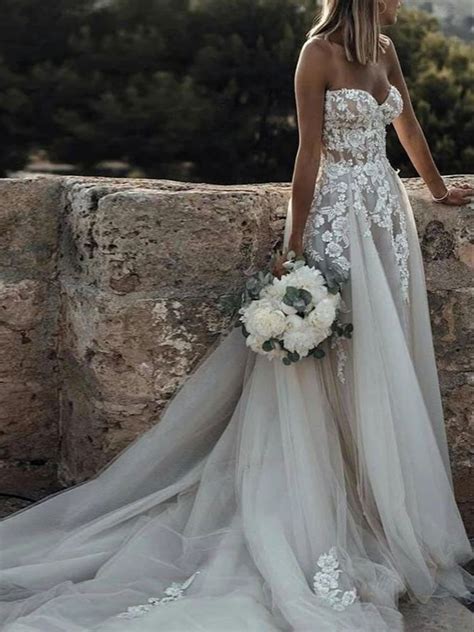 White Wedding Dress With Train Sleeveless Backless Lace Tulle Strapless