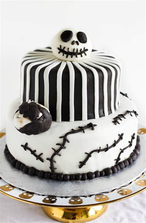 Short video of the cake. 11 Spooky Halloween Cakes