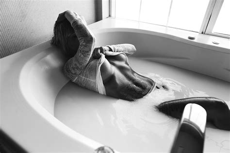 Wallpaper Women Model Bathtub Leg Black And White Monochrome Photography Automotive