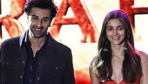 Ranbir Kapoor Gives A Tight Side Hug To Girlfriend Alia Bhatt In This Viral Selfie With Their