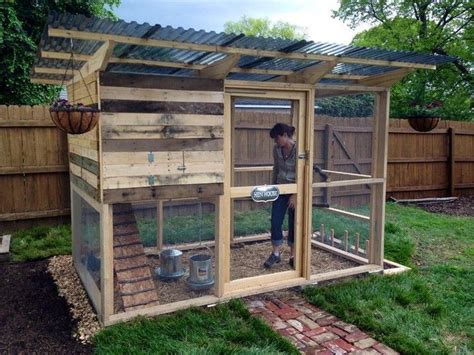 Here we break down how you can create your very own chicken coop for super cheap, only we personally are huge fans of a fairly simple steel gray but you can paint your coop however you likek. Chicken Coops Made from Pallets | Chicken coop pallets ...