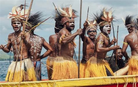 5 Pakaian Adat Papua Barat Beserta Keunikan Dan Penjelasannya Lengkap