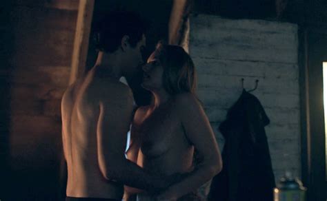Elisabeth Moss Nude Sex Scene In The Handmaid S Tale Free Video