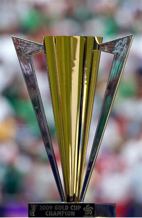 Y Con Ustedes El Nuevo Trofeo De La Copa Oro