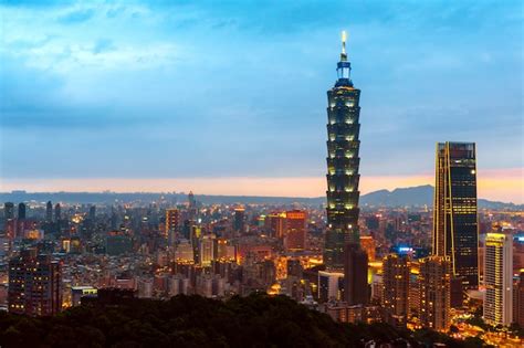 Premium Photo Skyline Of Taipei Cityscape Taipei 101 Building Of