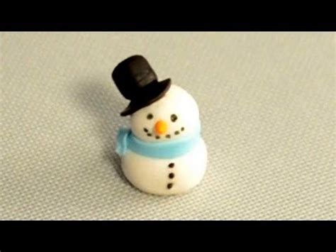 The key to a successful christmas tree are the decorations. How to Make a Fondant Snowman for Christmas Cake ...