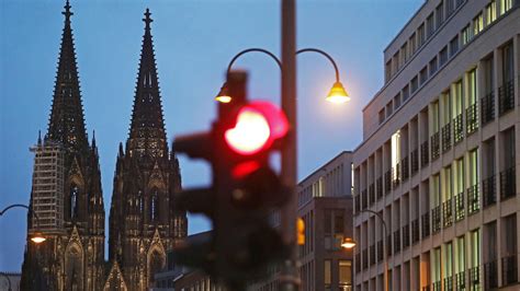 Sie gilt ab montag, 22. Corona-Grenze gerissen: Köln ist jetzt Risikogebiet ...