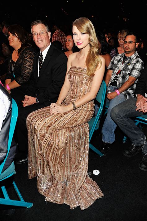 Selena Gomez And Taylor Swift 2011 Billboard Music Awards Taylor Swift