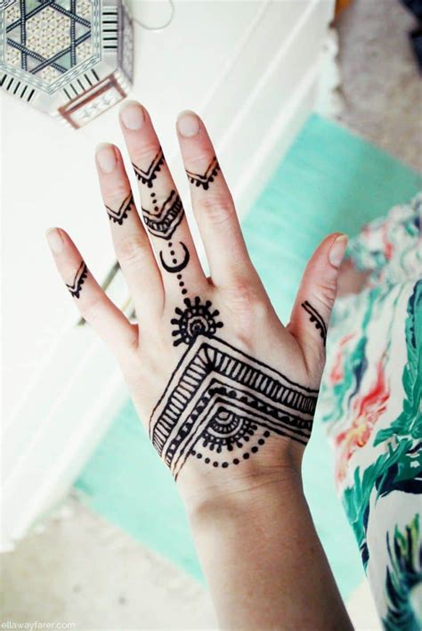 See more ideas about henna, henna designs, mehndi designs. 35 Simple Henna Tattoo Designs to Show Off in Warm Weather