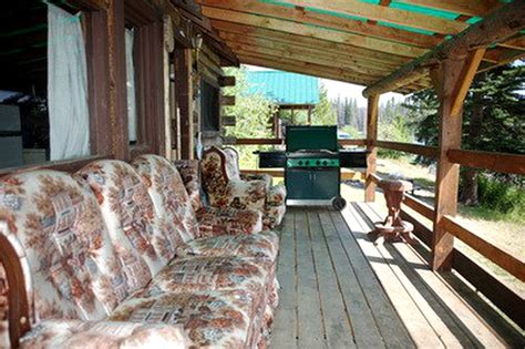 One pet over 12 weeks old may travel in the cabin with you. Pet-Friendly Cabin near Kelowna, Canada