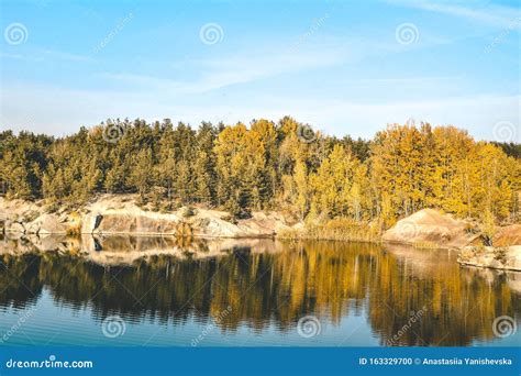 Sunlight Lake Clear Water Forest Mountains Nature Park Autumn Landscape